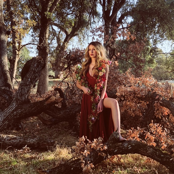 meet your posher, jillian!! - Picture 1 of 1